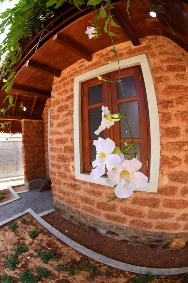 Sky View Cabin Unawatuna Exterior photo